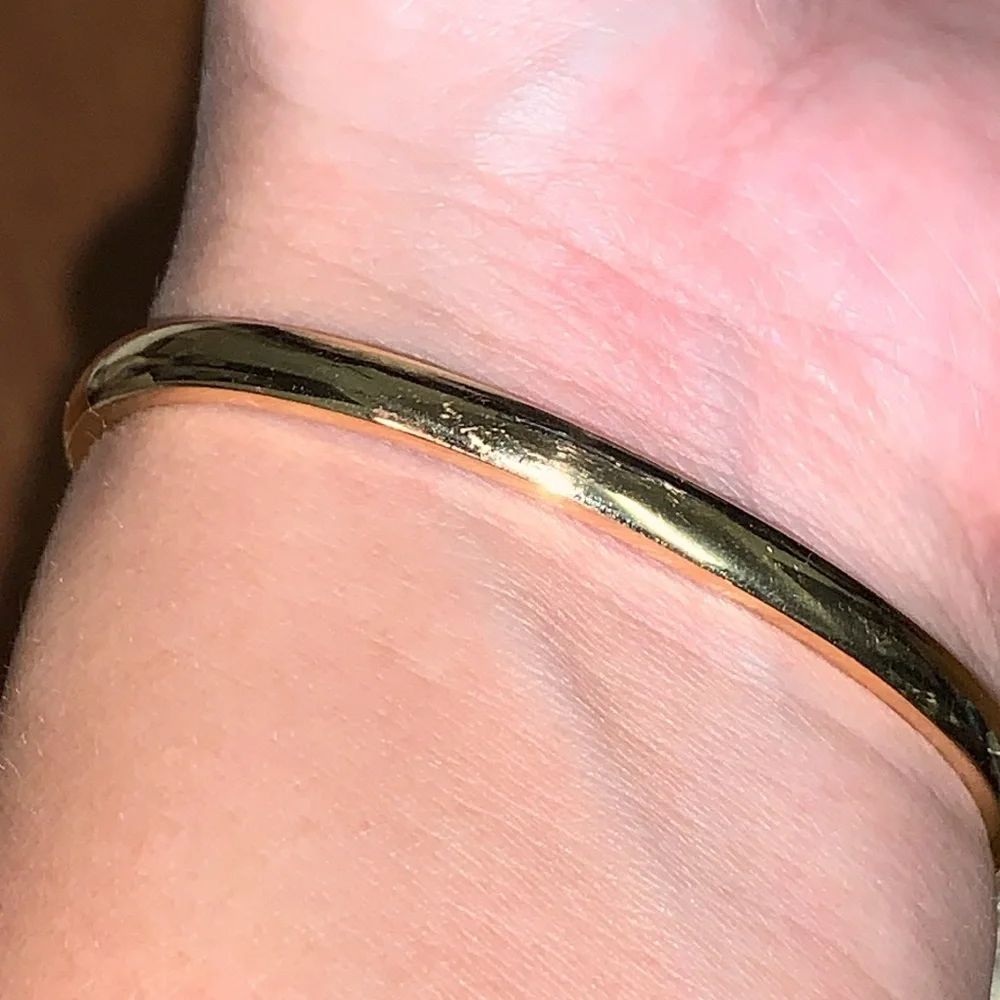 NWT 18k Gold and Diamond Bangle Bracelet